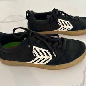 Cariuma Black and White Sneakers